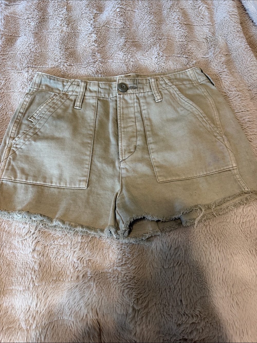 American Eagle Outfitters High-Rise Frayed Hem Shorts - Olive Green
